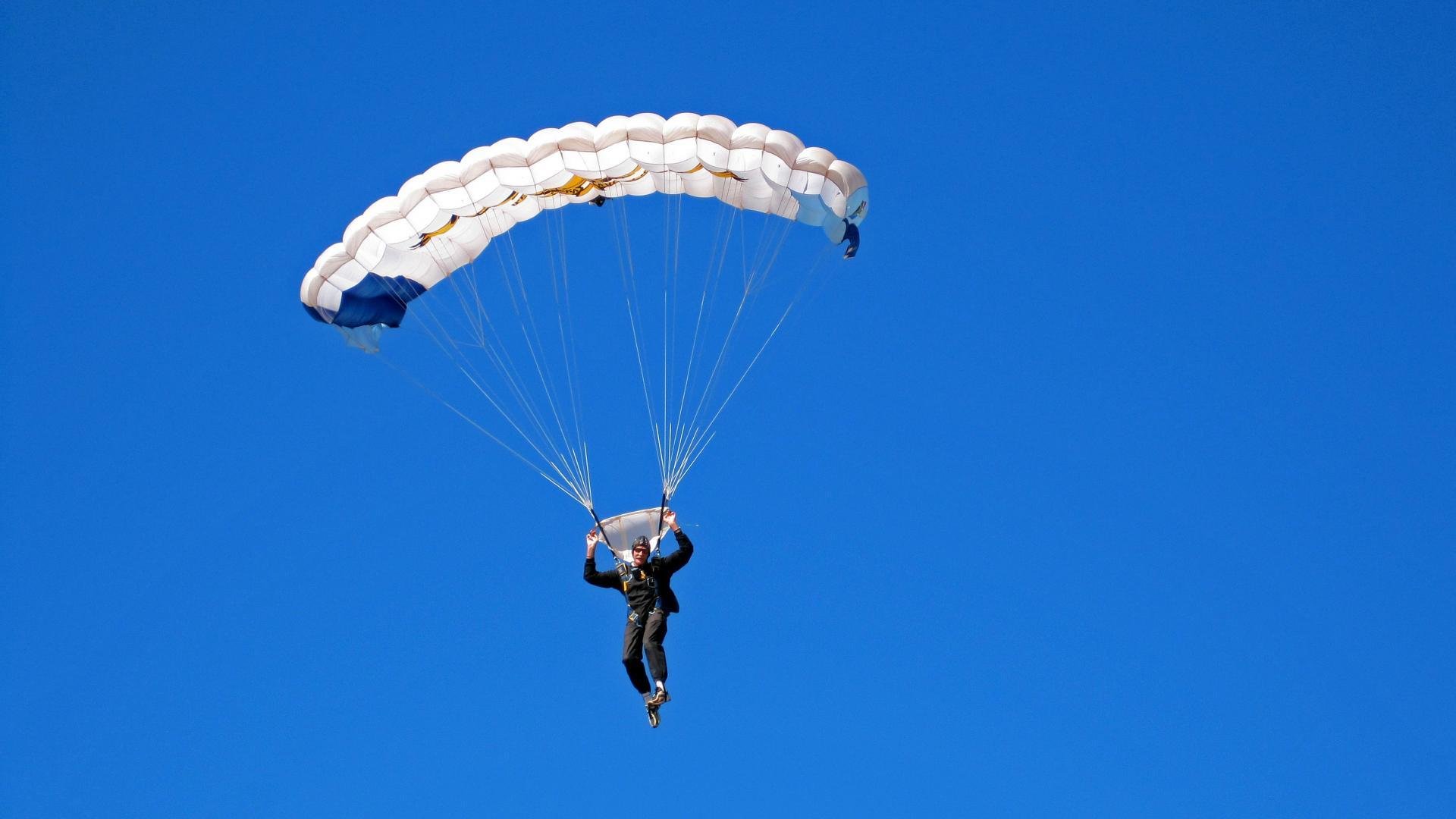 青少年“绿色运动鞋”设计大赛在上海盛大举行,倡导环保出行理念